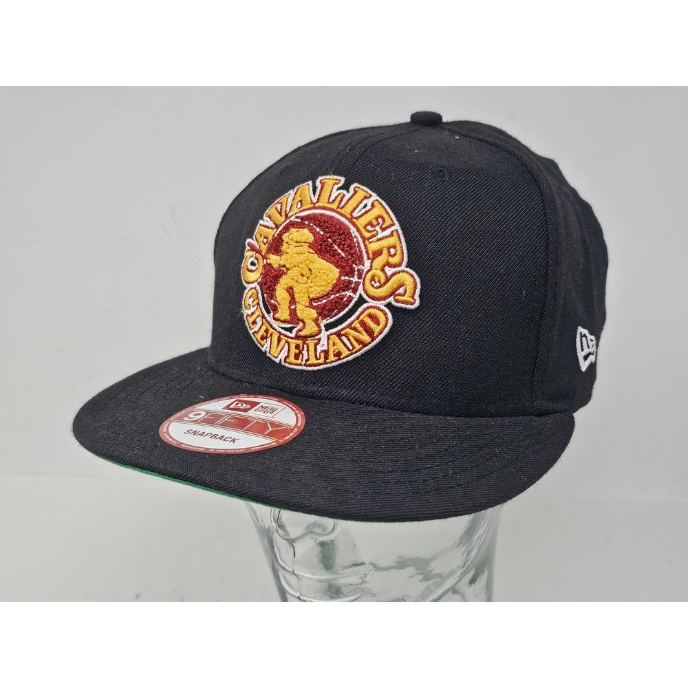 Cleveland Cavaliers Hat Cap Snap Back NBA Basketball Black Yellow New Era Mens